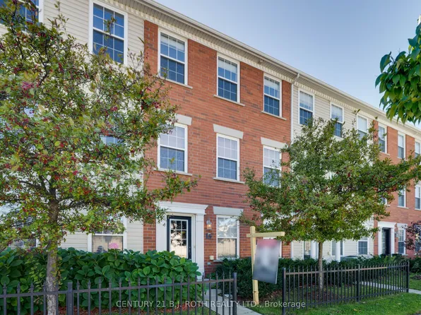91 Coughlin Rd #13, Barrie, ON L4N 0L6
