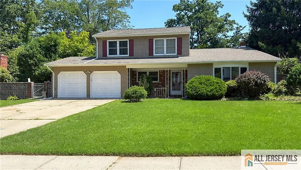 4 bed, 2.5 bath, 1960 sqft, $4,200 — Photo 1