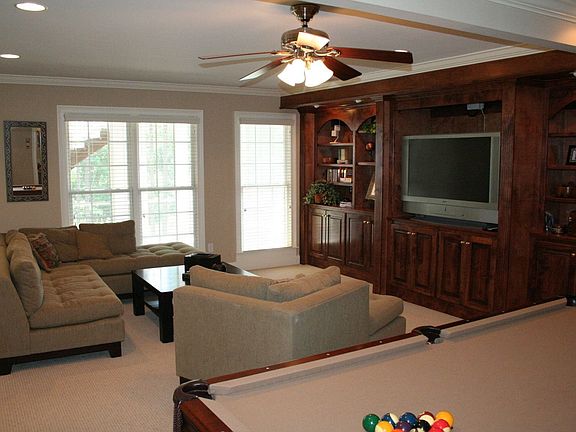 3rd image of 461 S Oakley Ln