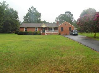 2907 Lake Cir, Quinton, VA 23141