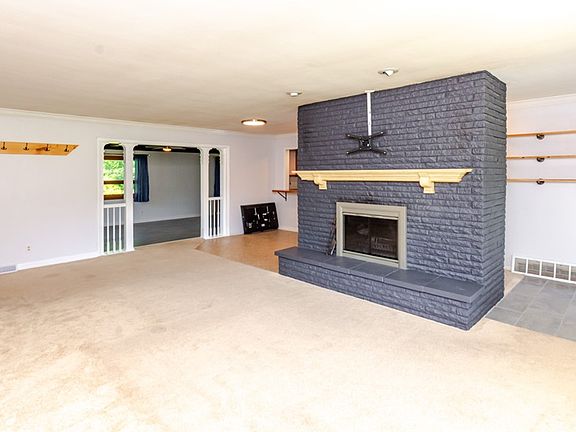 4th image of 5665 Little Sugarcreek Rd