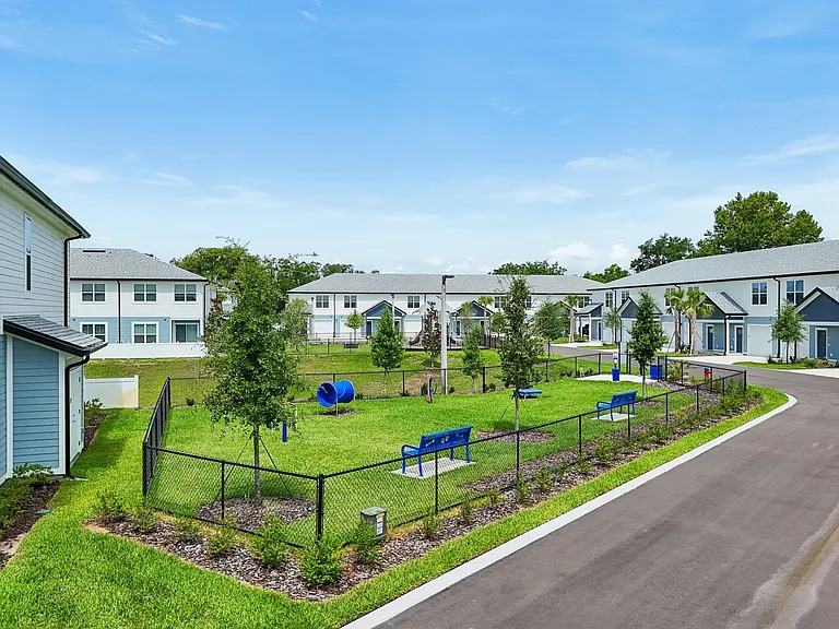 Lake Tavares Apartments — Photo 66