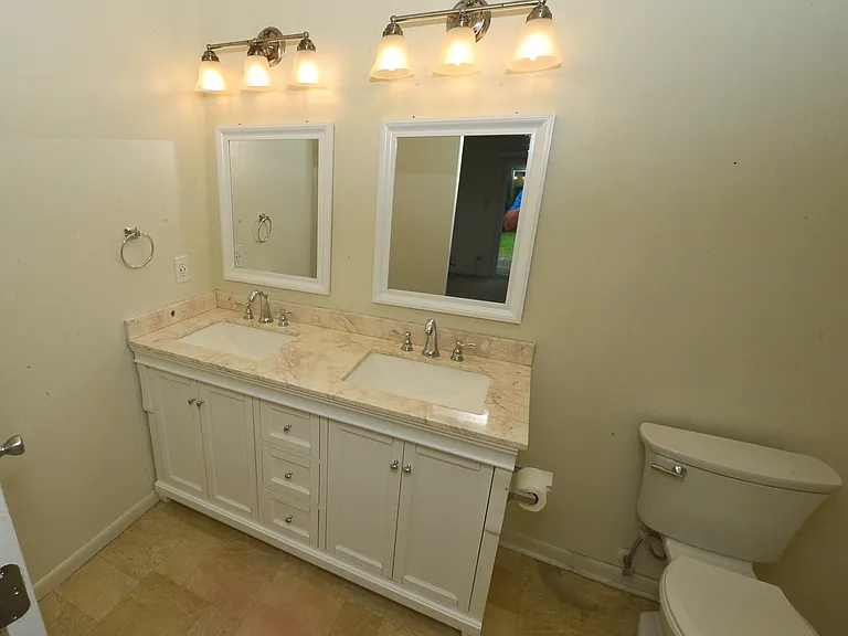 1548 Beachview Dr — Photo 13