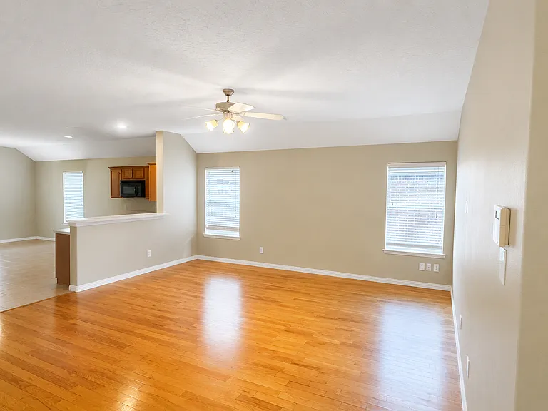 2119 Hawthorne Brk — Photo 3