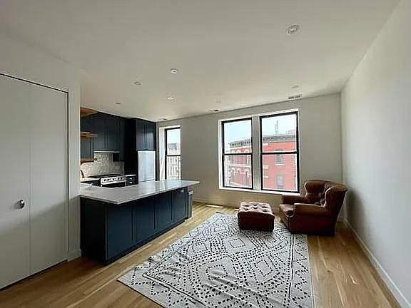 4th image of 1562 N Damen Ave APT 2