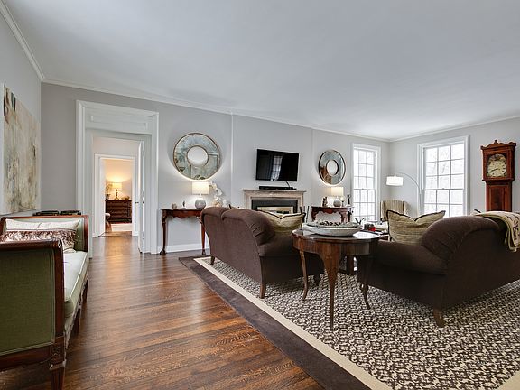 3rd image of 319 Crescent Dr