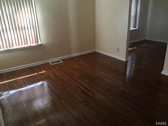 4th image of 3367 Sims Ave