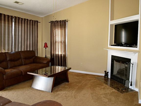 5th image of 106 Brook Pine Dr