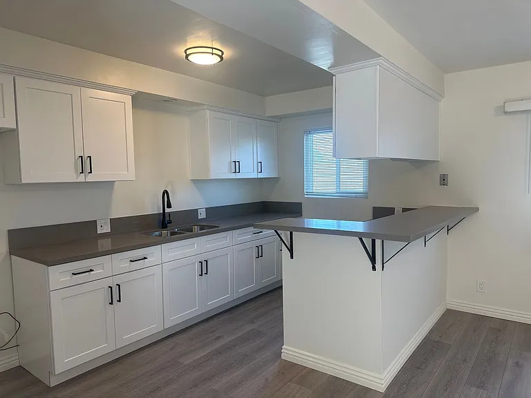 APT 309 LIVE OAK ST. — Photo 1