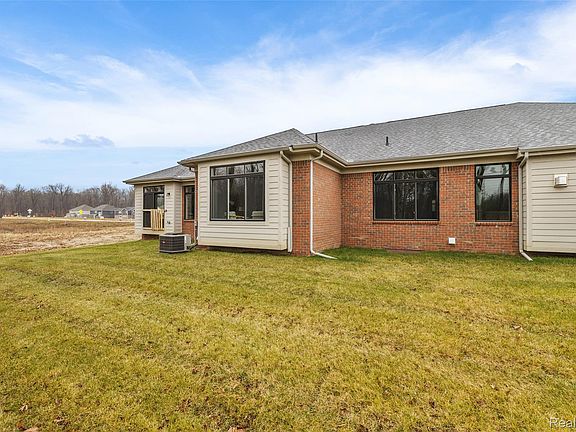 2nd image of 55589 Oak Pointe Dr