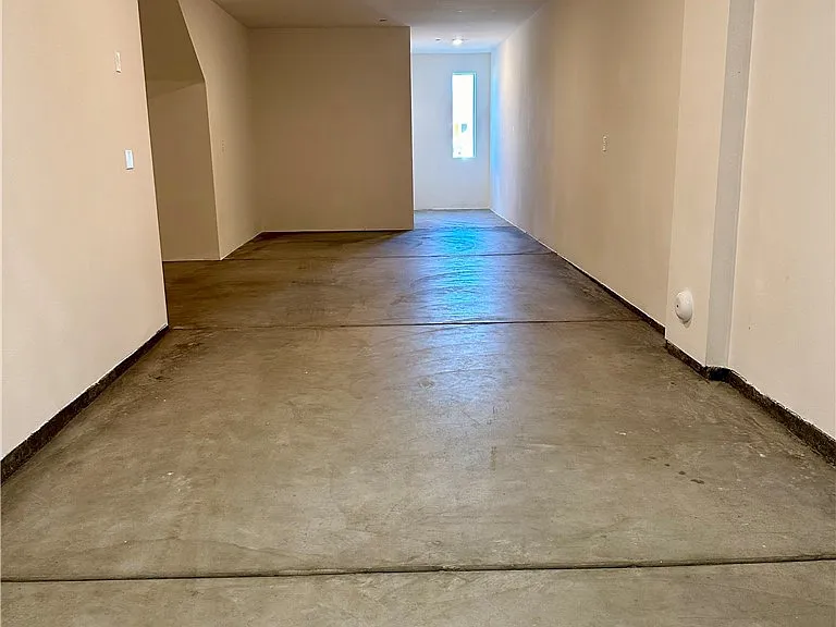 221 N Vincent Ave — Photo 26