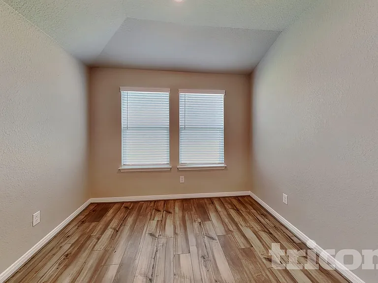13619 Emerson Way — Photo 3