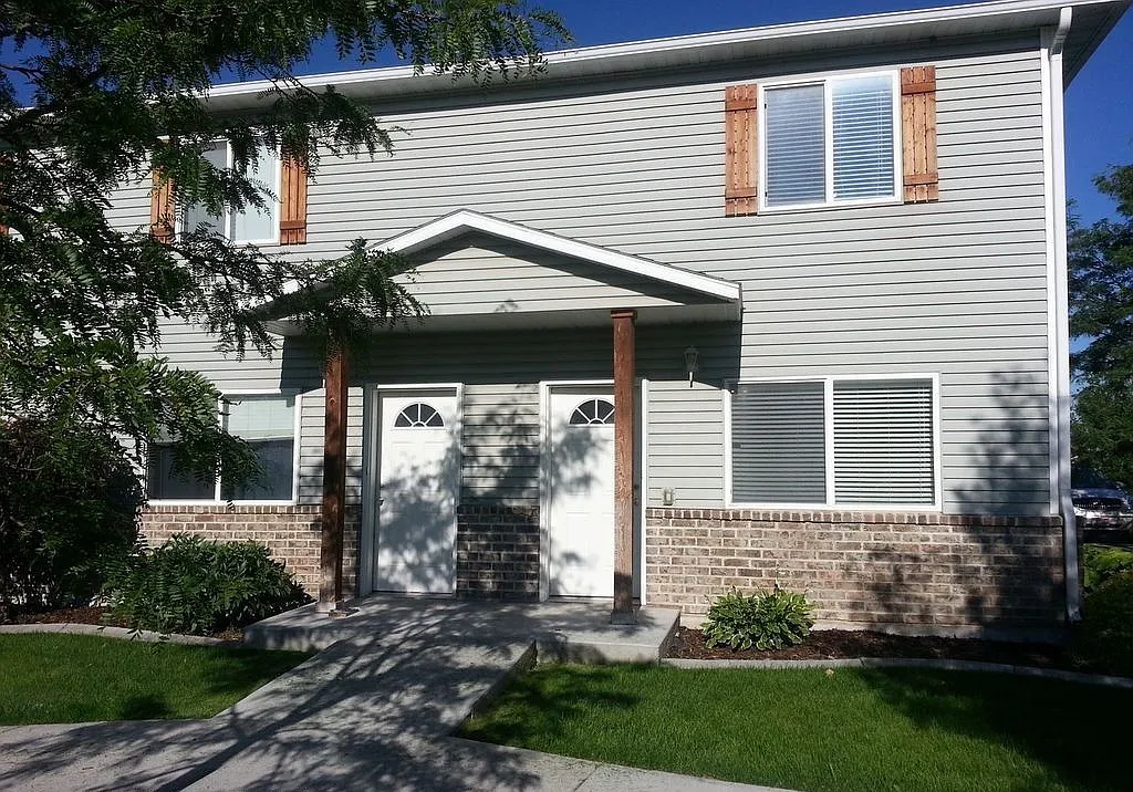 2 bed, 1.5 bath townhome in The Meadows — Photo 1