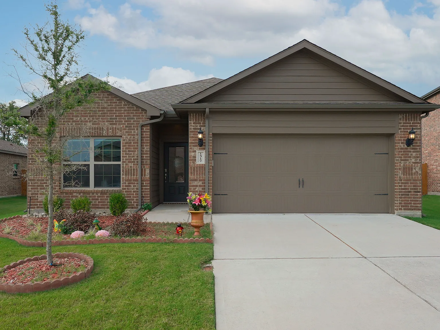 3 bed, 2.0 bath, 1619 sqft, $1,950 — Photo 3