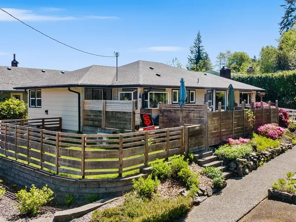 580 N 13th St, Coos Bay, OR 97420