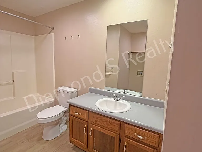 1508 W Rainey Duplex — Photo 12