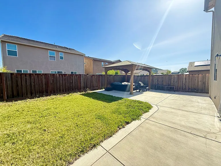 756 Mojave Way — Photo 16