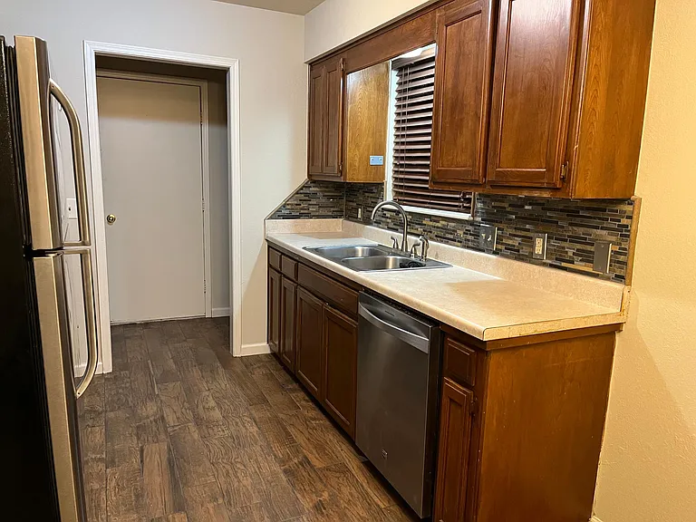 3603 Canterbury Ave — Photo 8