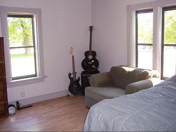 3rd image of 110 E Bonduel St