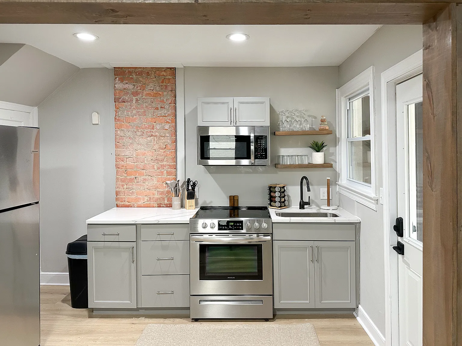 2 bed, 1000 sqft, $2,100 — Photo 4