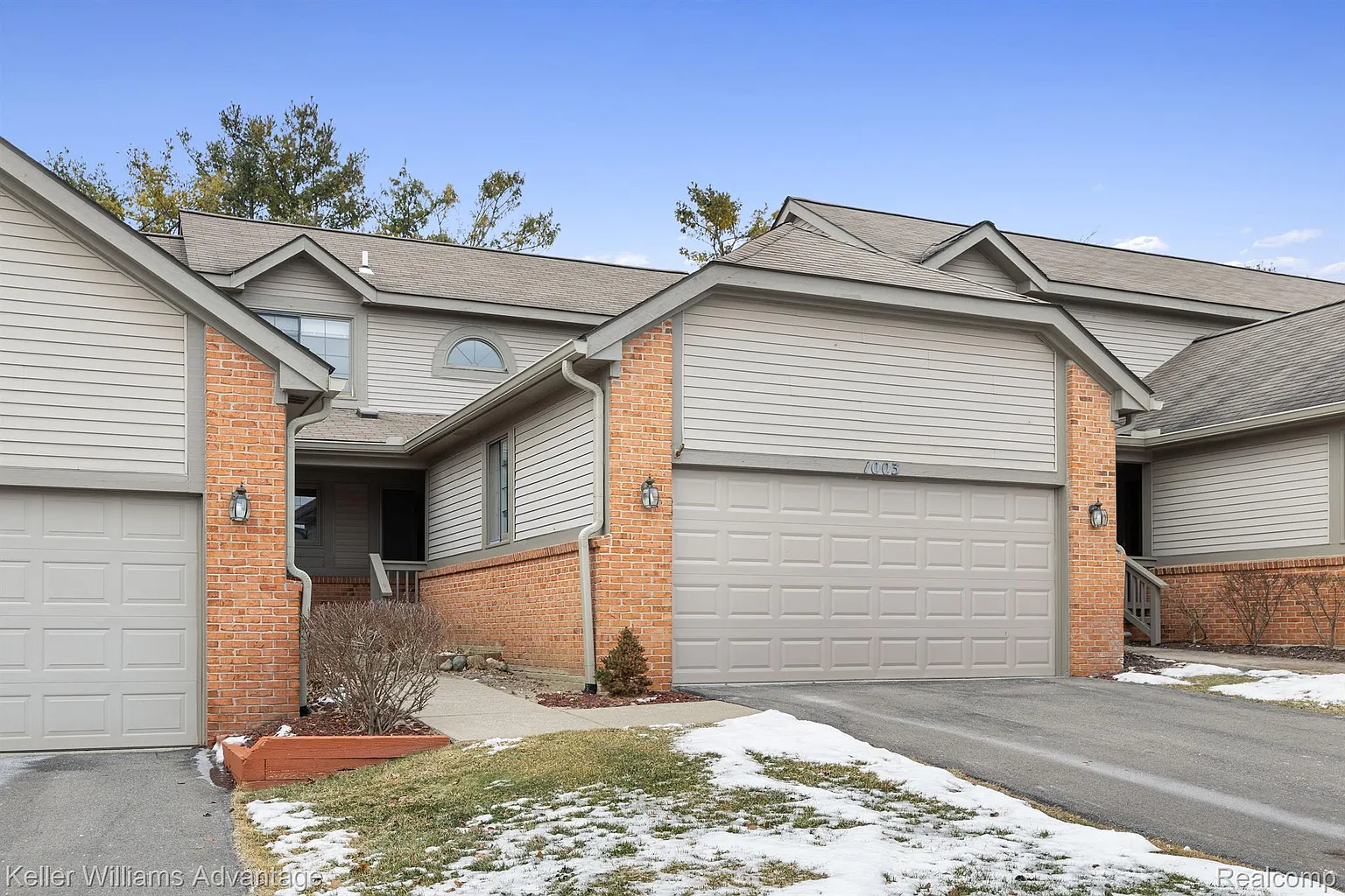 1003 Hickory Dr photo 1