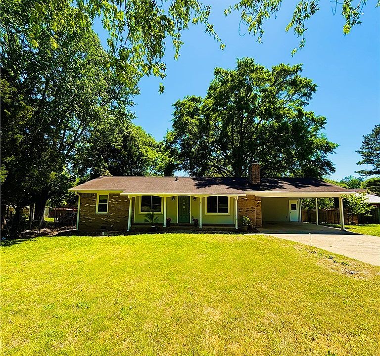 1st image of 445 Vincent Drive