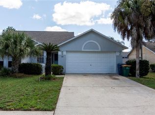 505 Woodview Dr, Tavares, FL 32778