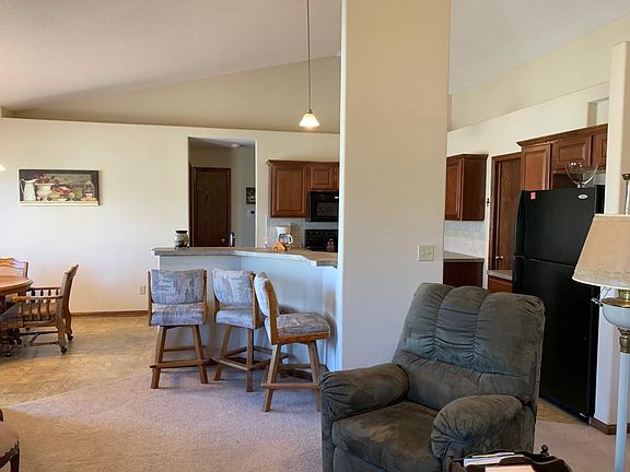 4th image of 927 Coyote Dr