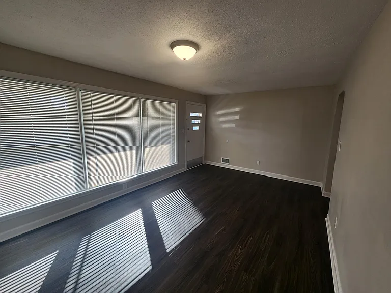 4507 Dover Rd — Photo 3