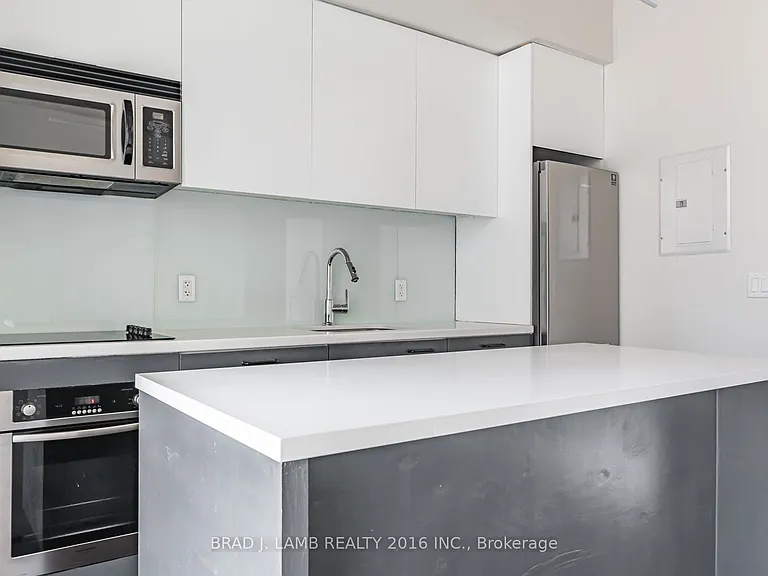 478 King St W #512 — Photo 6