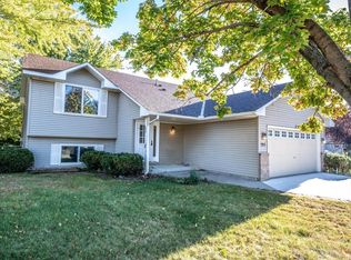 793 Lupine Ct, Shakopee, MN 55379
