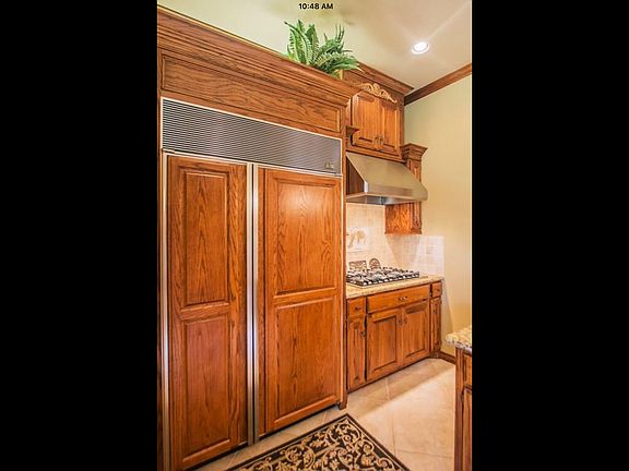 5th image of 1305 Camelot Dr