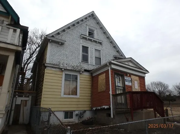 2420 N 27th STREET, Milwaukee, WI 53210