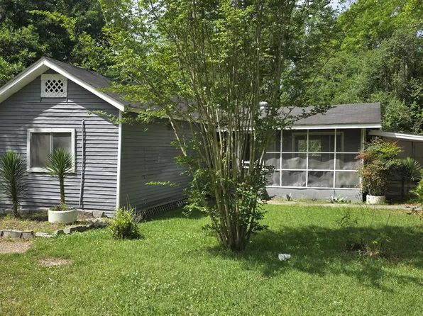 1433 Hendricks St, Columbia, MS 39429