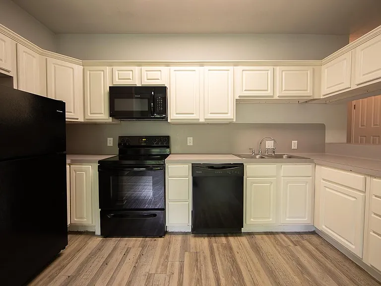 3x2.5 Kitchen w/ New Appliances