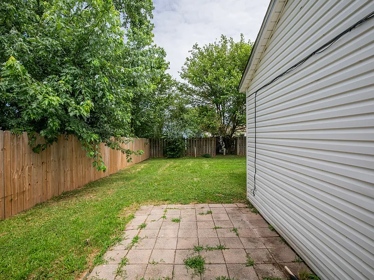 2509 Parkcrest Dr — Photo 15