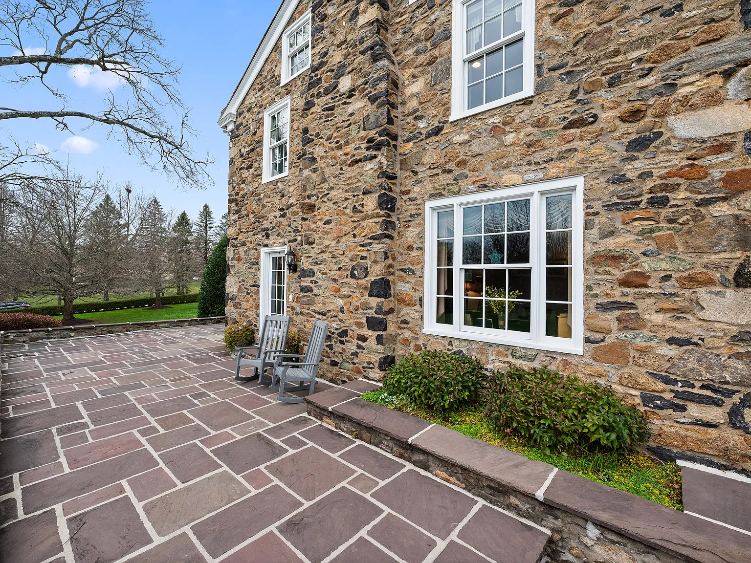 6 bed, 5.5 bath, 5321 sqft, $8,200 — Photo 3
