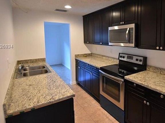 4th image of 8254 NW 9th St