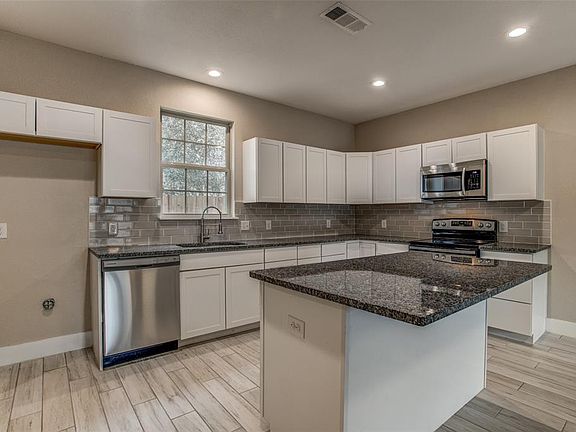 4th image of 409 Woodgrove Dr #A