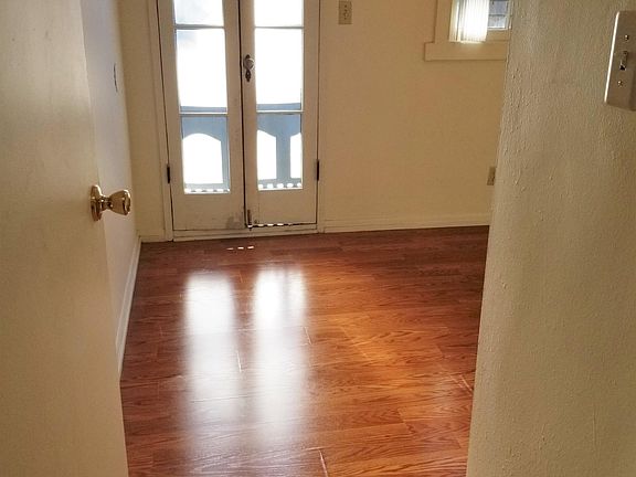 5th image of 608 N Marengo Ave APT 4