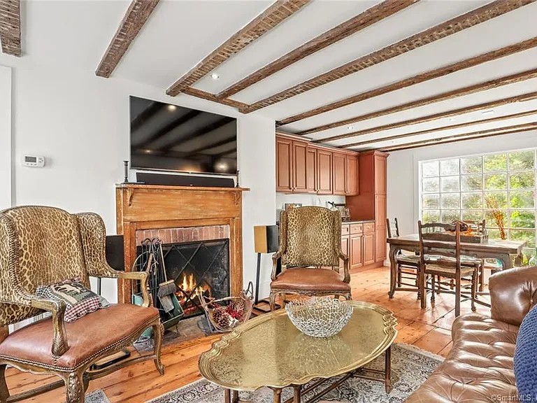 49 Hollow Tree Ridge Rd — Photo 1