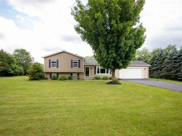 751 Sedgwick Rd, Waterford, PA 16441