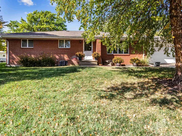 301 Howard Pl, Mount Hope, KS 67108