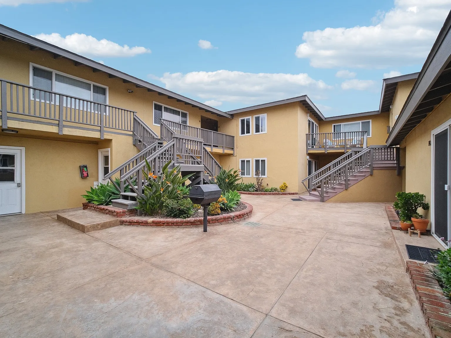 Sand and Sea Apartments — Photo 4