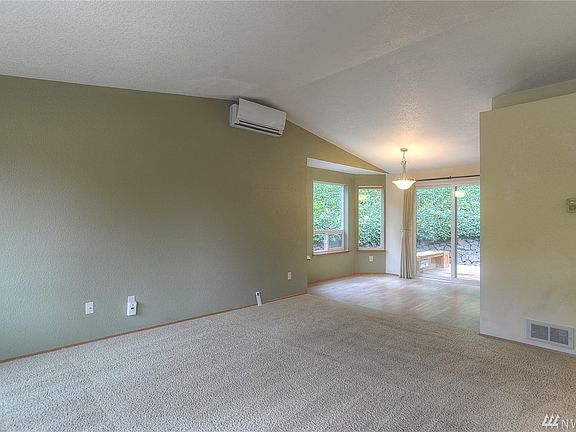 4th image of 2941 Winthrop Cir SW