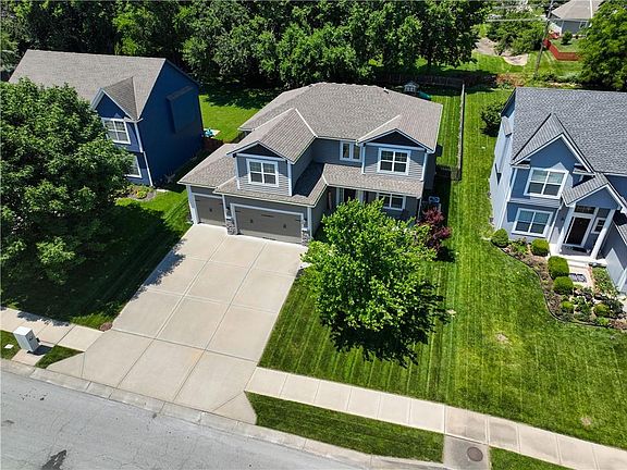 5th image of 320 SE Wood Ln