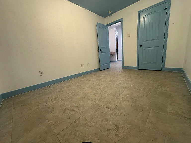 207 Anchor Ln — Photo 9