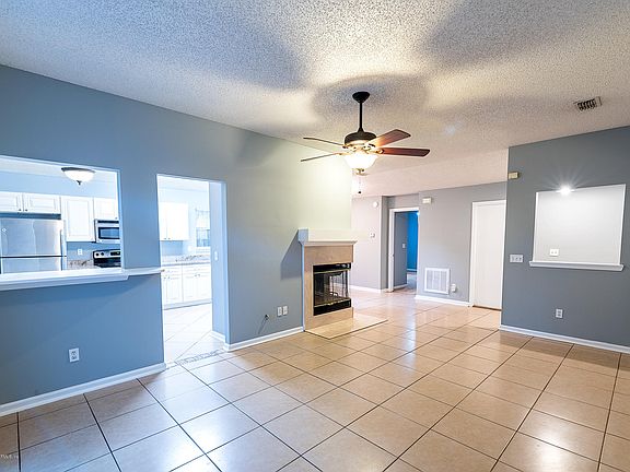 4th image of 879 Majestic Cypress Dr N
