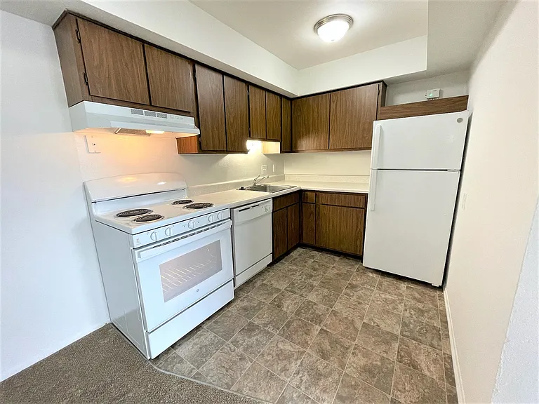 Charter Oaks Apartments — Photo 214