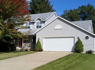 1901 Crabtree Ln, Jenison, MI 49428